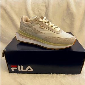Fila Renno Womens Platform Trainers in Gardenia